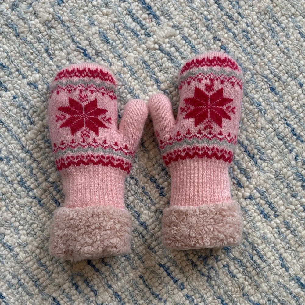 Adorable Pink Snowflake Mittens for Kids